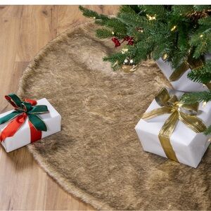 Gray Faux Fur Tree skirt and dark chocolate brown velvet table runner